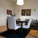 Apartment Downtown Apartments Bica Lissabon