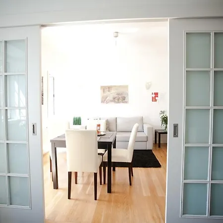 Apartment Downtown Apartments Bica Lissabon