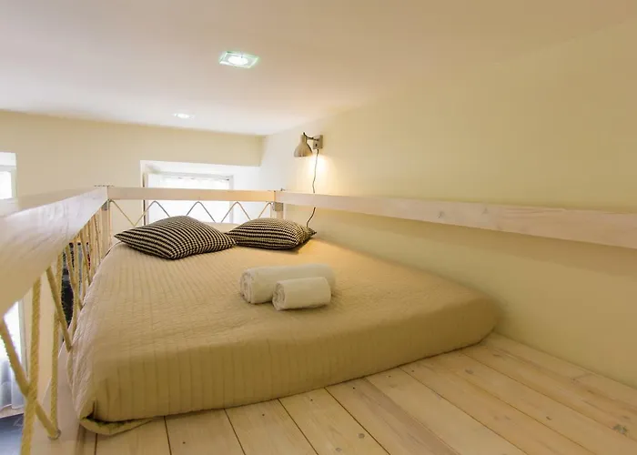 Downtown Bica Лиссабон